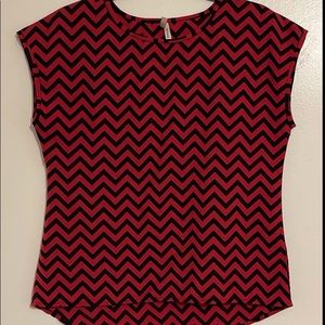 Truth by NYC brand top Size S